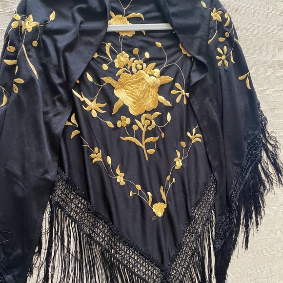 Elegant Black and Gold Embroidered Shawl - Picture 3 of 3